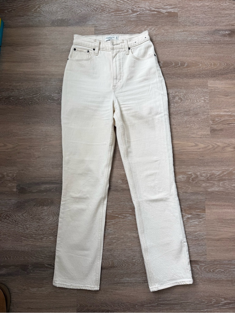 Abercrombie & Fitch High-Rise Straight Jeans - Cream